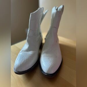 White cowgirl boots
